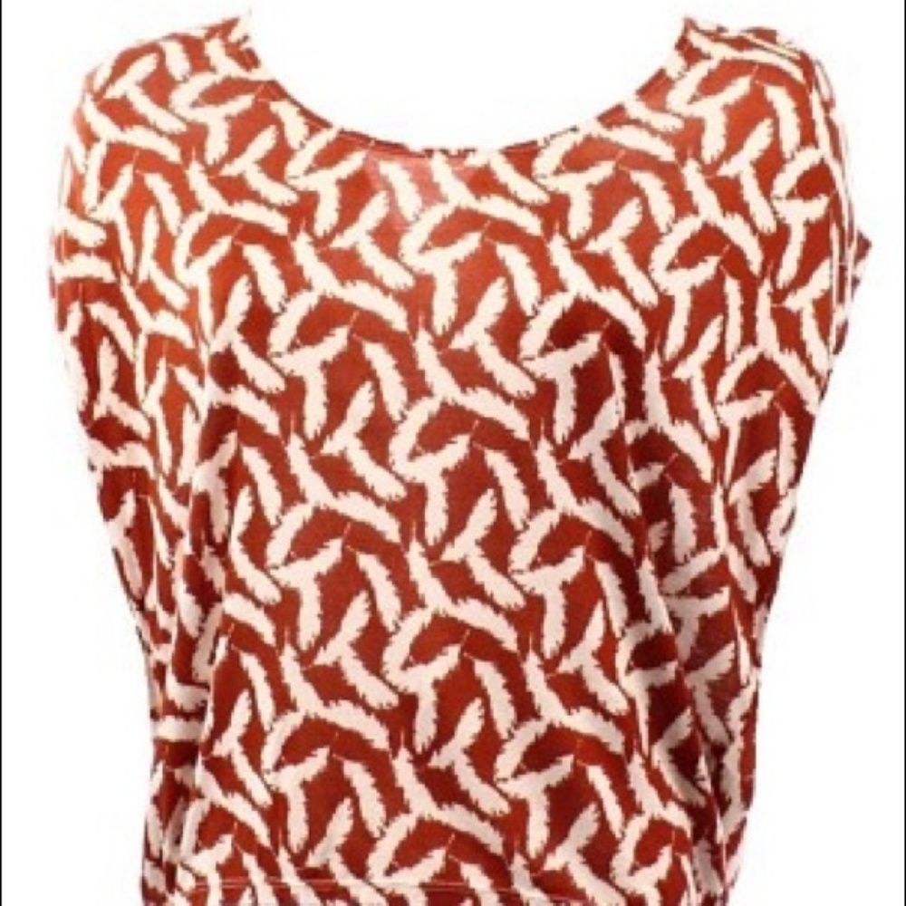 LUSH Shark-bite Feathers Sleeveless Geometric Top